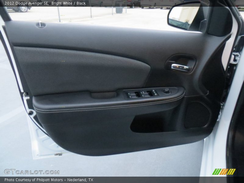 Bright White / Black 2012 Dodge Avenger SE