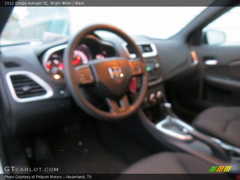 Bright White / Black 2012 Dodge Avenger SE