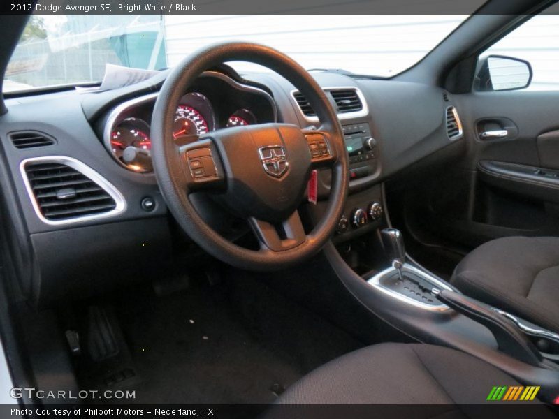 Bright White / Black 2012 Dodge Avenger SE