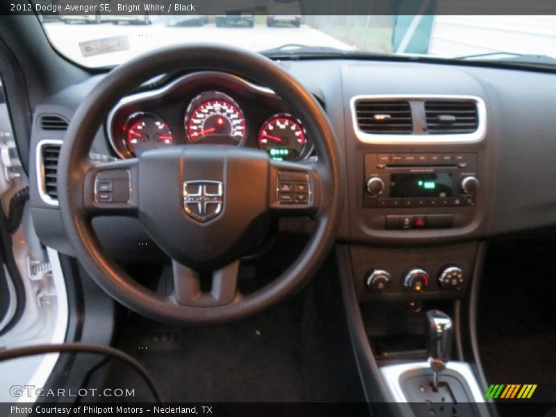 Bright White / Black 2012 Dodge Avenger SE