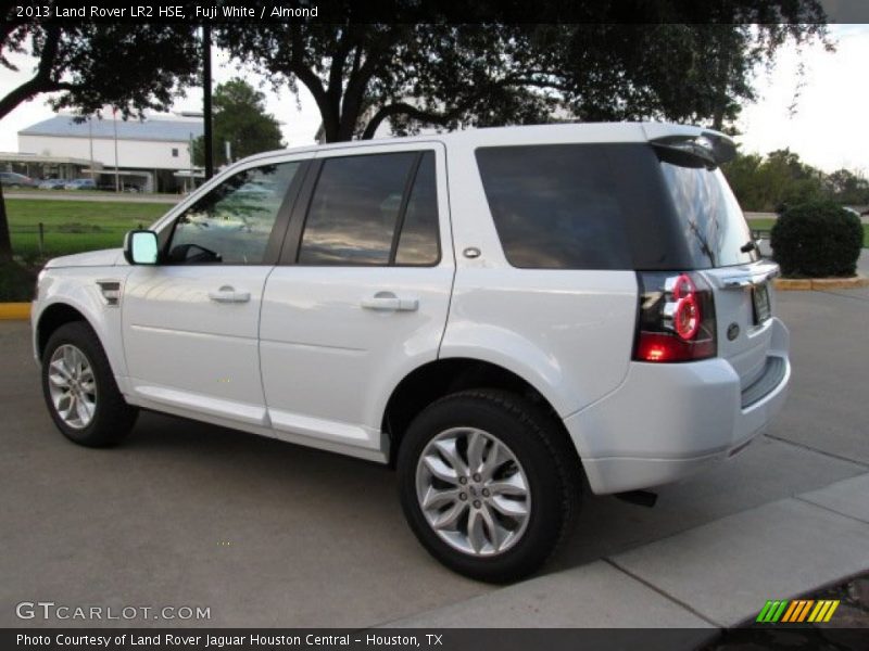 Fuji White / Almond 2013 Land Rover LR2 HSE