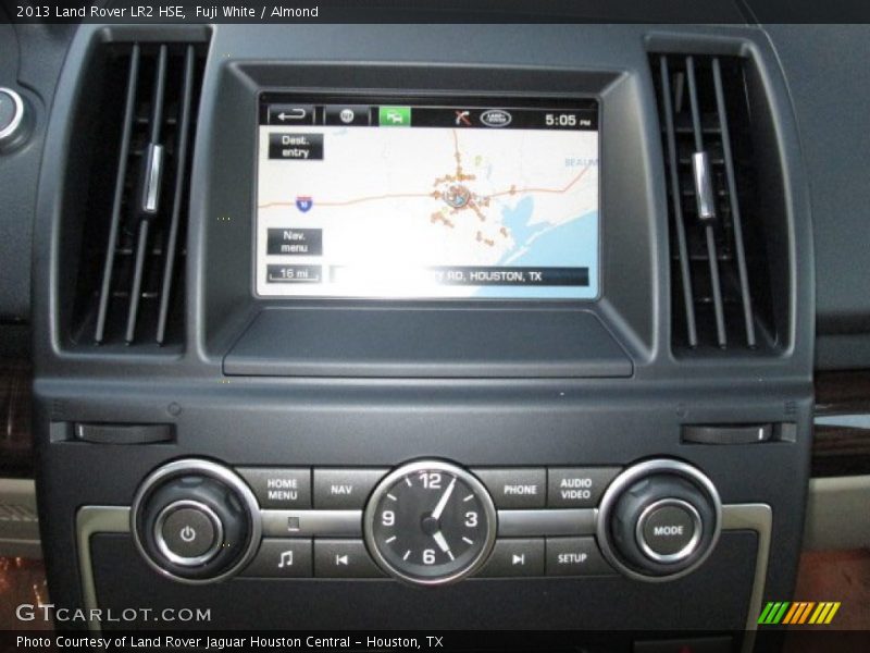Fuji White / Almond 2013 Land Rover LR2 HSE