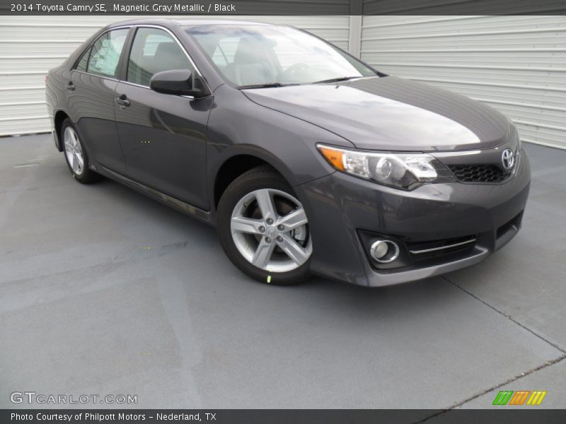 Magnetic Gray Metallic / Black 2014 Toyota Camry SE