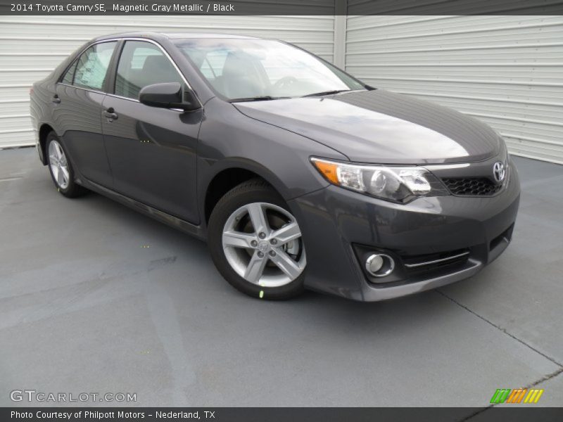 Magnetic Gray Metallic / Black 2014 Toyota Camry SE