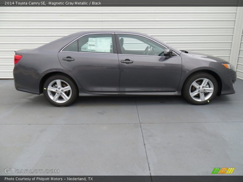 Magnetic Gray Metallic / Black 2014 Toyota Camry SE