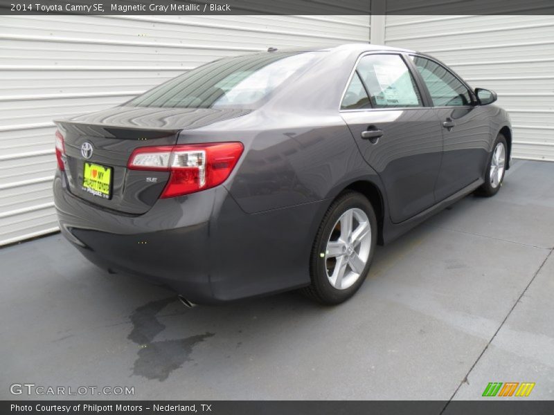 Magnetic Gray Metallic / Black 2014 Toyota Camry SE