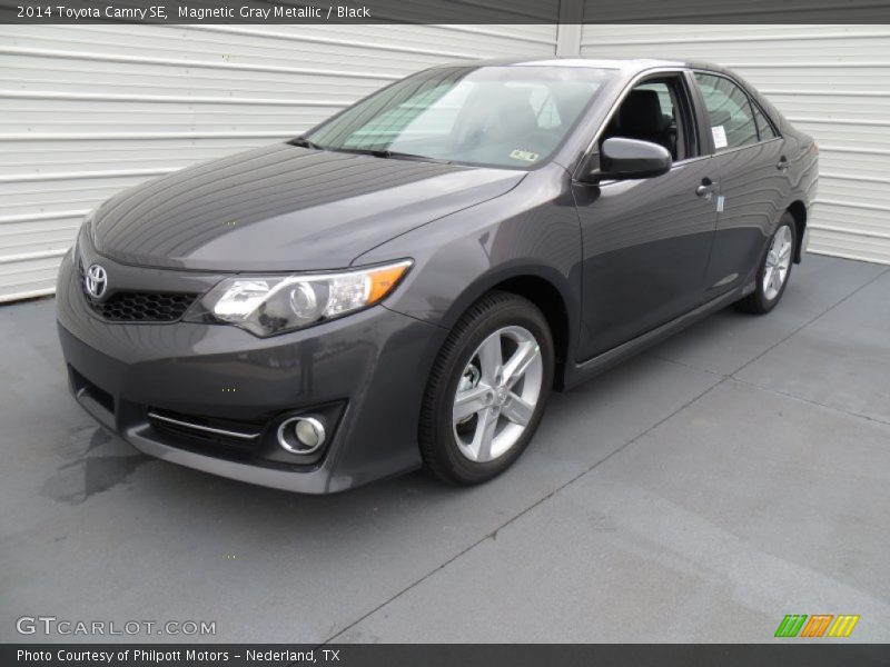 Magnetic Gray Metallic / Black 2014 Toyota Camry SE