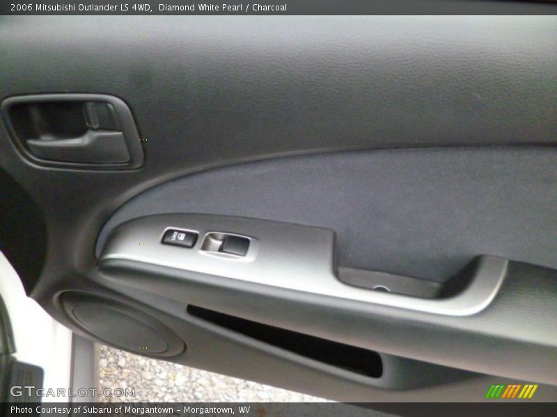 Diamond White Pearl / Charcoal 2006 Mitsubishi Outlander LS 4WD