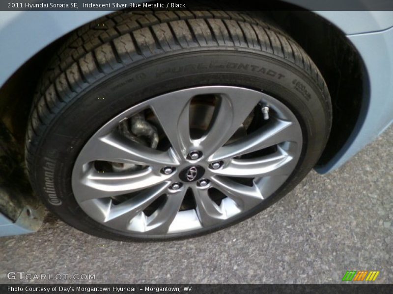 Iridescent Silver Blue Metallic / Black 2011 Hyundai Sonata SE