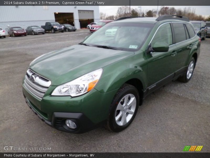 Front 3/4 View of 2014 Outback 2.5i Premium
