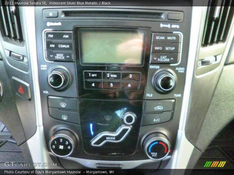Iridescent Silver Blue Metallic / Black 2011 Hyundai Sonata SE