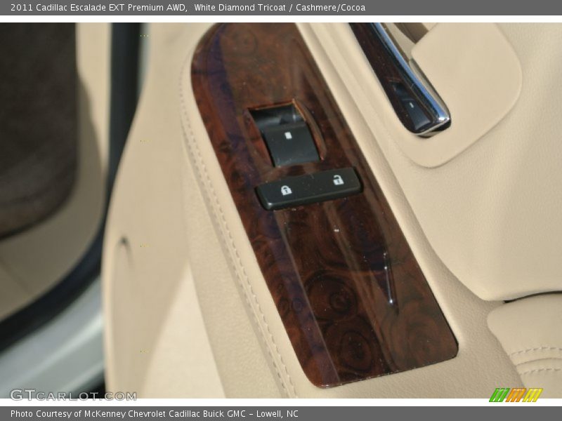 White Diamond Tricoat / Cashmere/Cocoa 2011 Cadillac Escalade EXT Premium AWD