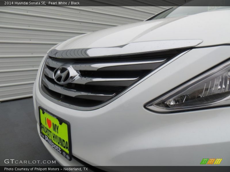Pearl White / Black 2014 Hyundai Sonata SE