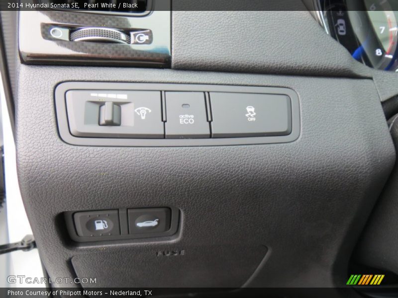 Pearl White / Black 2014 Hyundai Sonata SE