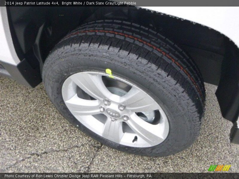 Bright White / Dark Slate Gray/Light Pebble 2014 Jeep Patriot Latitude 4x4