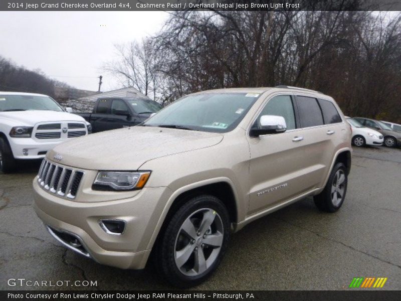 Front 3/4 View of 2014 Grand Cherokee Overland 4x4