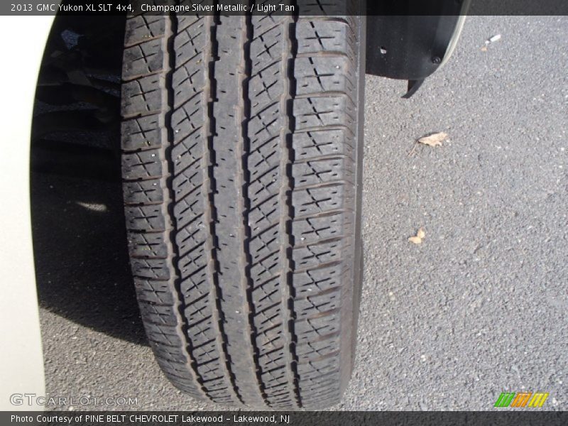 Champagne Silver Metallic / Light Tan 2013 GMC Yukon XL SLT 4x4