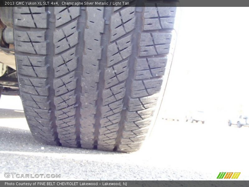Champagne Silver Metallic / Light Tan 2013 GMC Yukon XL SLT 4x4