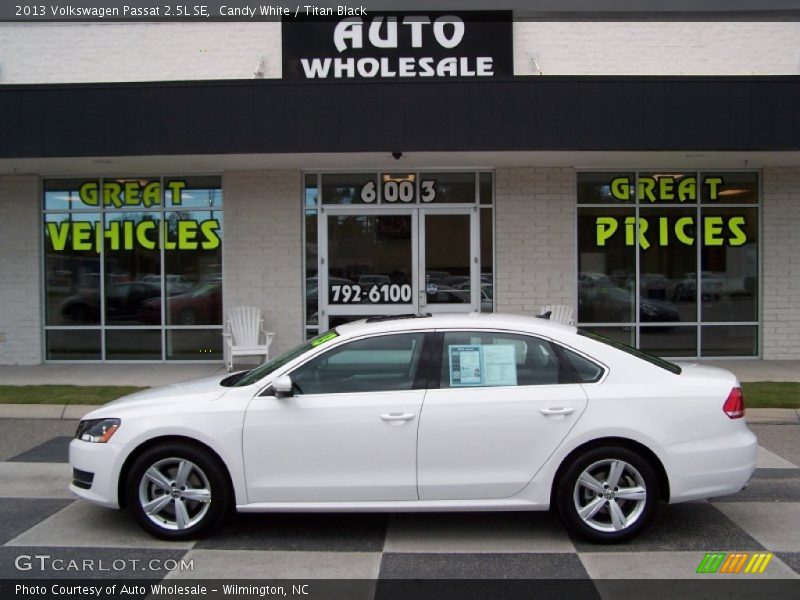 Candy White / Titan Black 2013 Volkswagen Passat 2.5L SE