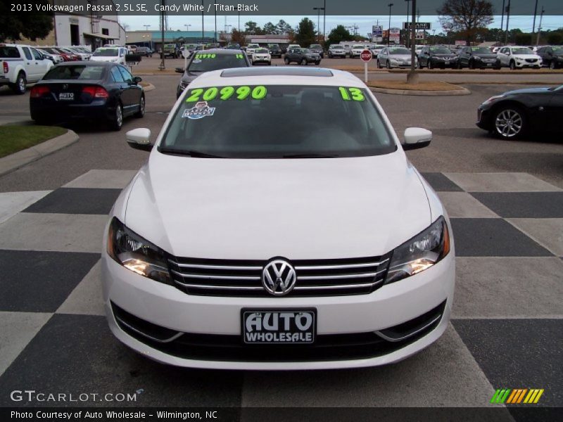 Candy White / Titan Black 2013 Volkswagen Passat 2.5L SE