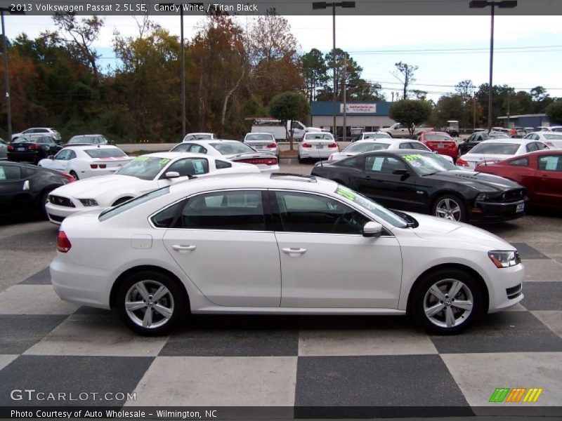 Candy White / Titan Black 2013 Volkswagen Passat 2.5L SE