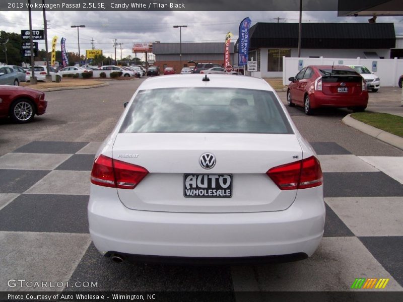 Candy White / Titan Black 2013 Volkswagen Passat 2.5L SE