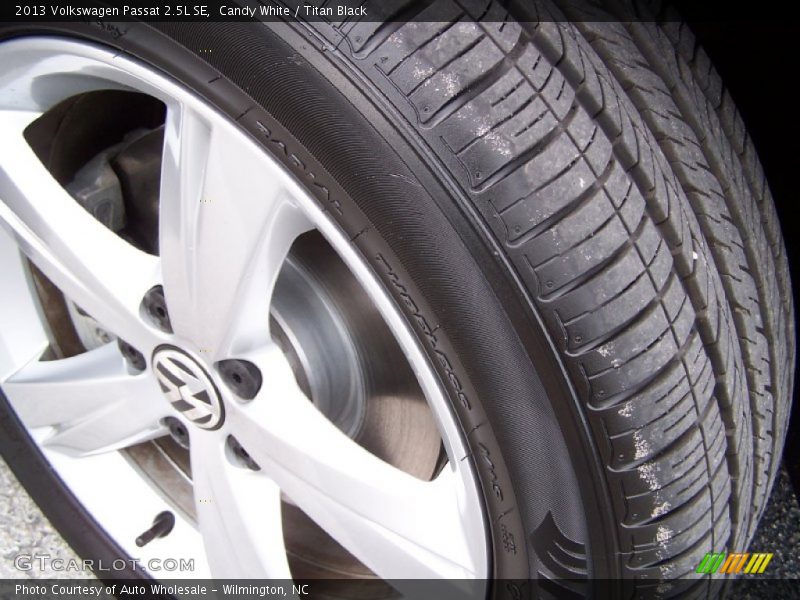 Candy White / Titan Black 2013 Volkswagen Passat 2.5L SE