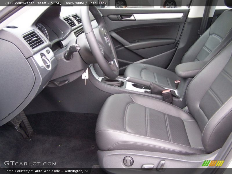 Candy White / Titan Black 2013 Volkswagen Passat 2.5L SE