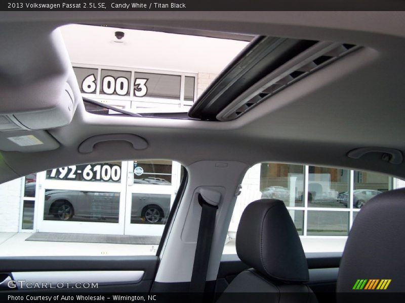 Candy White / Titan Black 2013 Volkswagen Passat 2.5L SE