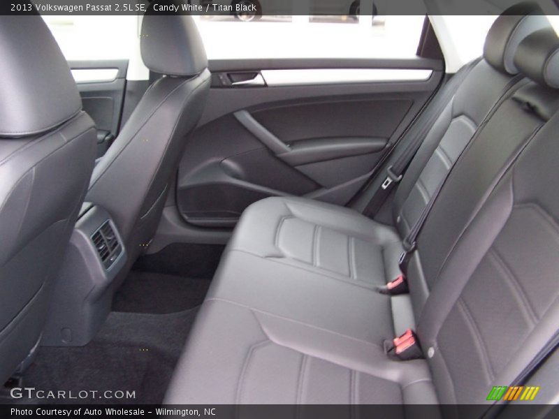 Candy White / Titan Black 2013 Volkswagen Passat 2.5L SE