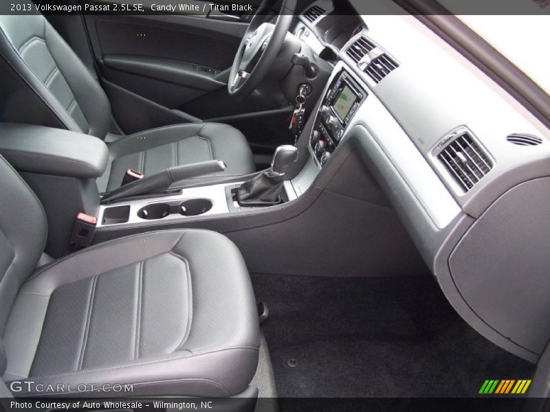 Candy White / Titan Black 2013 Volkswagen Passat 2.5L SE