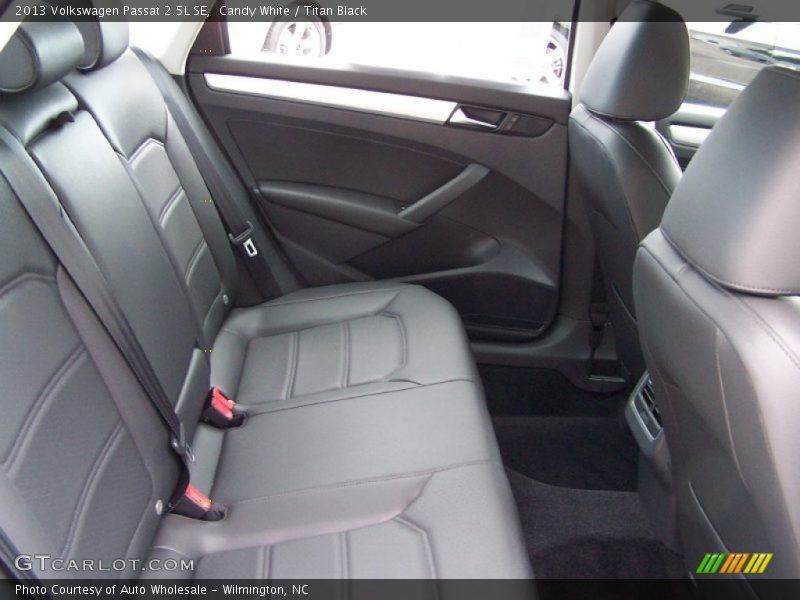 Candy White / Titan Black 2013 Volkswagen Passat 2.5L SE