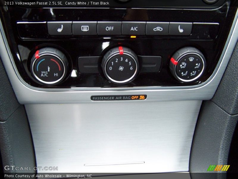 Candy White / Titan Black 2013 Volkswagen Passat 2.5L SE