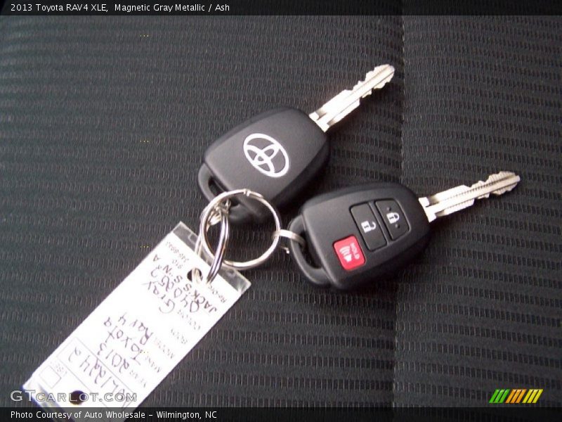 Magnetic Gray Metallic / Ash 2013 Toyota RAV4 XLE
