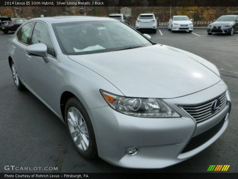 Front 3/4 View of 2014 ES 300h Hybrid