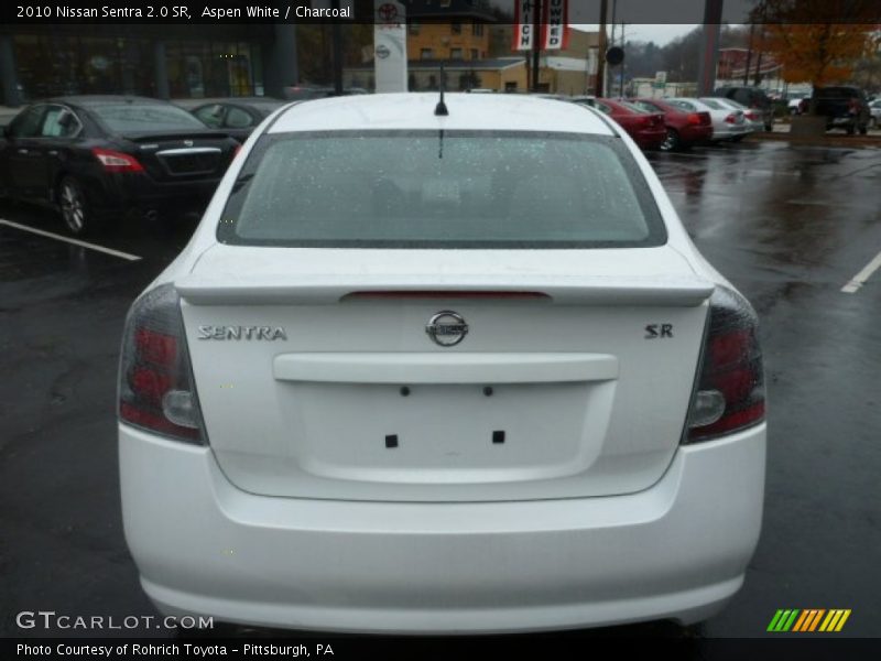 Aspen White / Charcoal 2010 Nissan Sentra 2.0 SR