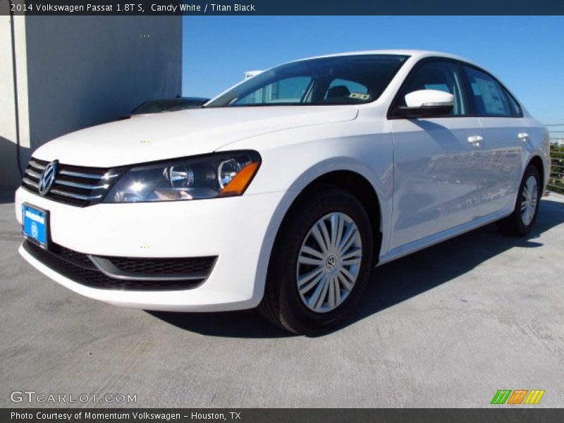 Candy White / Titan Black 2014 Volkswagen Passat 1.8T S
