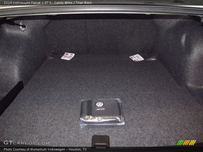 Candy White / Titan Black 2014 Volkswagen Passat 1.8T S