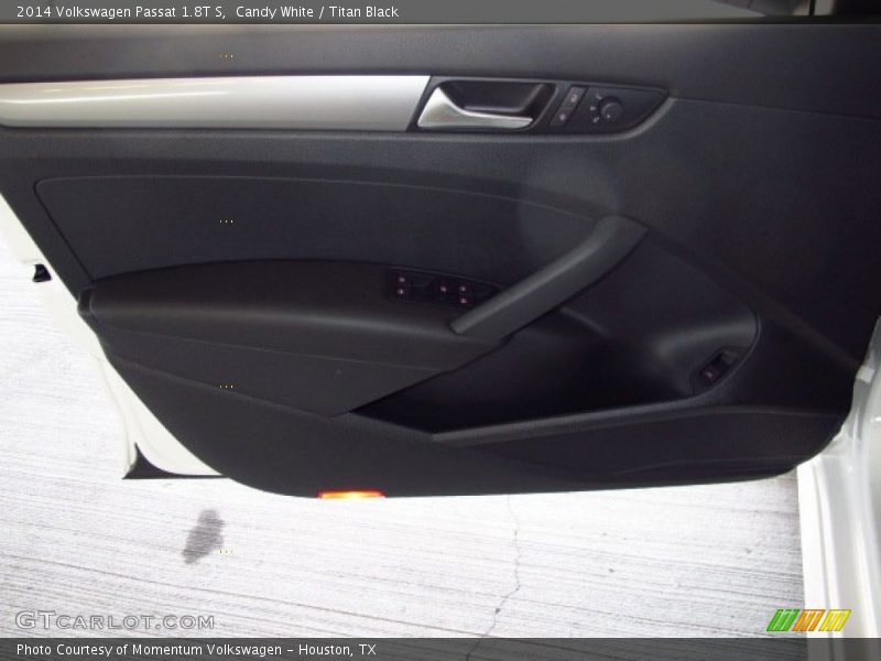Candy White / Titan Black 2014 Volkswagen Passat 1.8T S