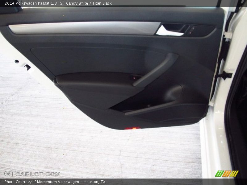 Candy White / Titan Black 2014 Volkswagen Passat 1.8T S
