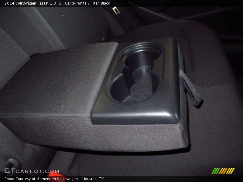 Candy White / Titan Black 2014 Volkswagen Passat 1.8T S