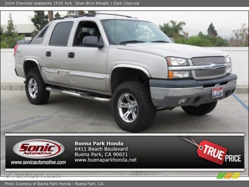 Silver Birch Metallic / Dark Charcoal 2004 Chevrolet Avalanche 1500 4x4