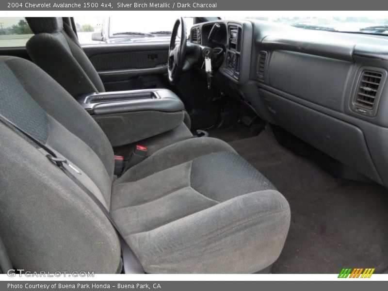 Silver Birch Metallic / Dark Charcoal 2004 Chevrolet Avalanche 1500 4x4