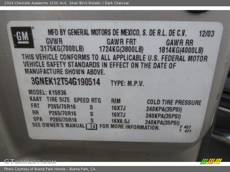 Silver Birch Metallic / Dark Charcoal 2004 Chevrolet Avalanche 1500 4x4