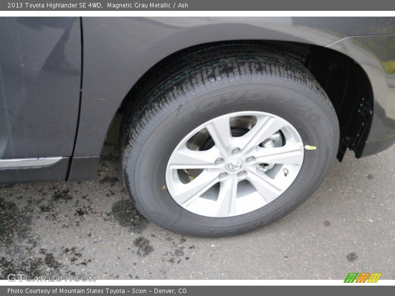 Magnetic Gray Metallic / Ash 2013 Toyota Highlander SE 4WD