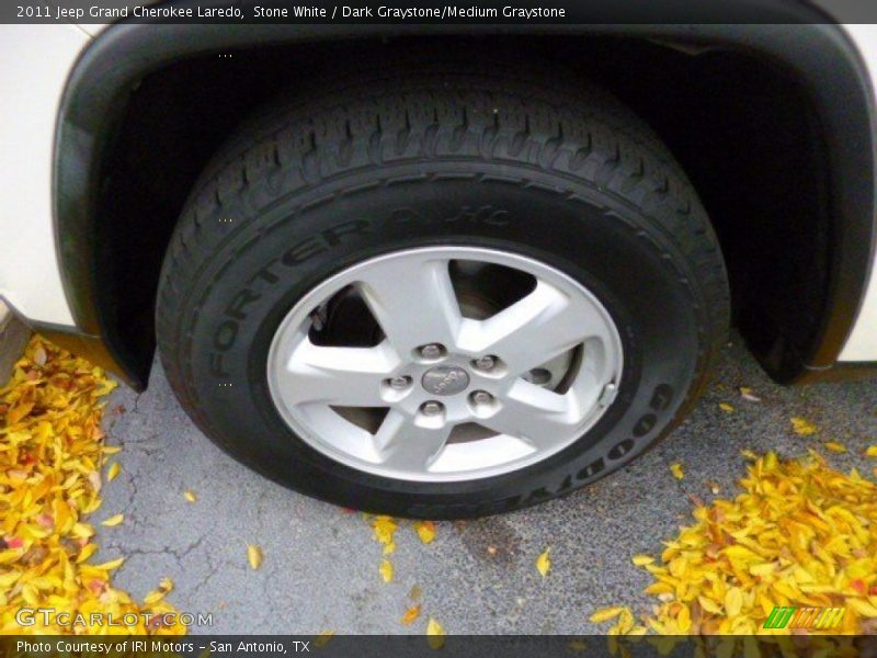 Stone White / Dark Graystone/Medium Graystone 2011 Jeep Grand Cherokee Laredo
