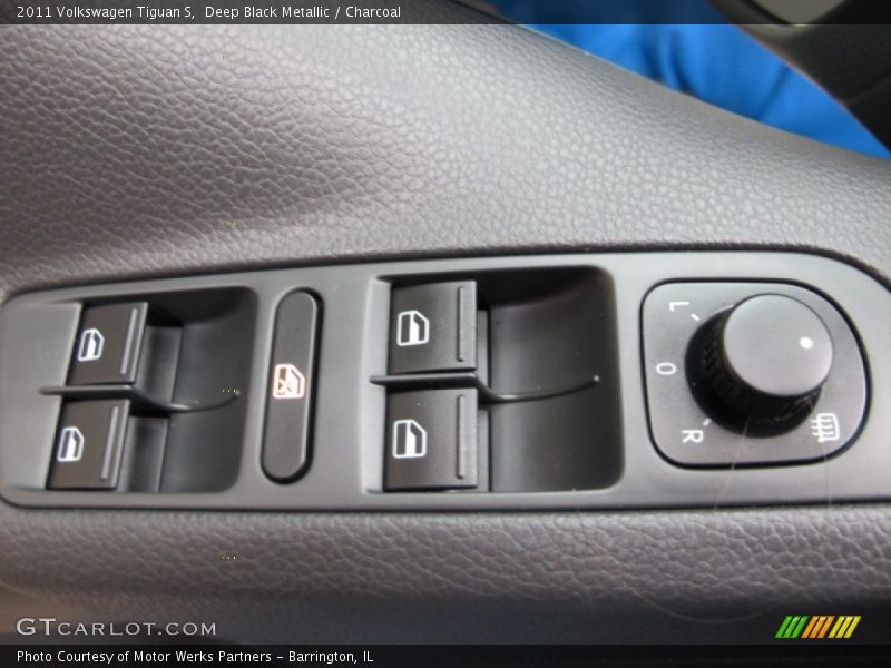 Deep Black Metallic / Charcoal 2011 Volkswagen Tiguan S