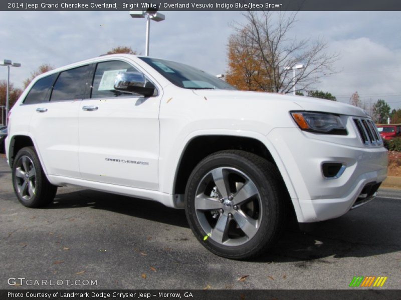 Front 3/4 View of 2014 Grand Cherokee Overland