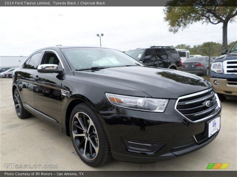 Tuxedo Black / Charcoal Black 2014 Ford Taurus Limited
