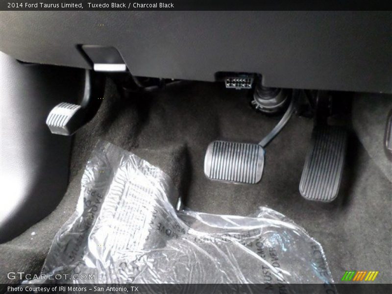 Tuxedo Black / Charcoal Black 2014 Ford Taurus Limited